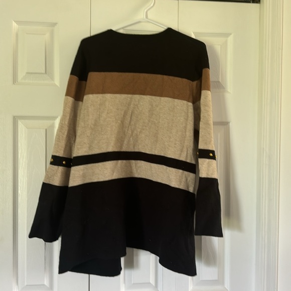 Laura Plus Sweater❤️❤️ - Picture 2 of 4